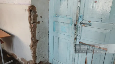 Şəkidə 75 il əvvəl tikilən məktəb qəzalı vəziyyətə düşüb