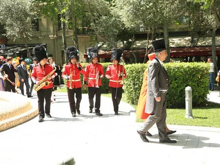 Əfsanəvi ingilis personajlar mayın 29-dək Bakıda musiqili parad edəcəklər - FOTO