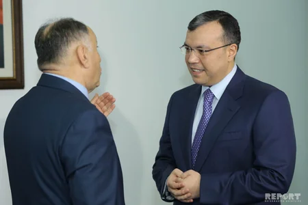 Nazir elektron qaydada pensiya təyin olunmuş ilk vətəndaşla görüşüb