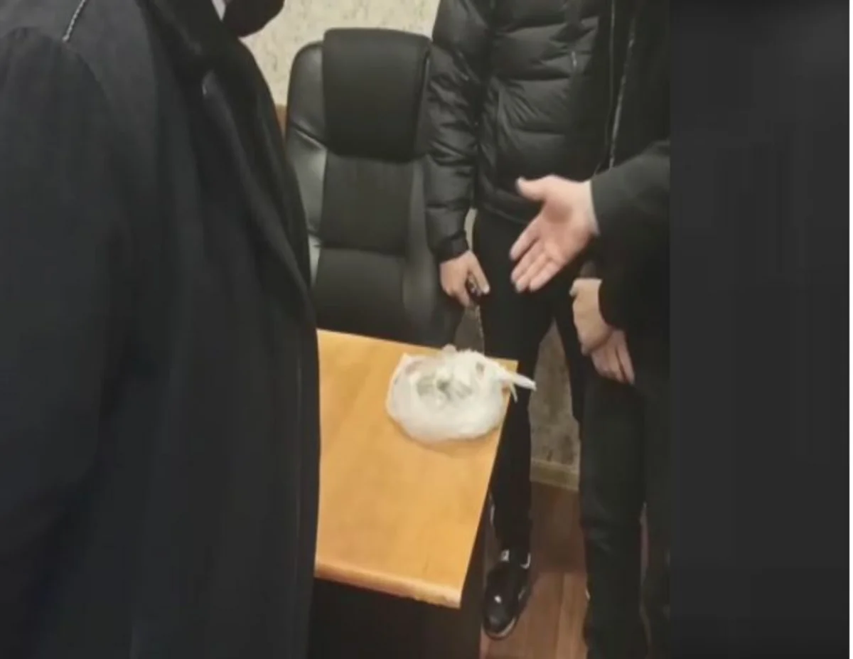 Şamaxıya istirahətə gələn şəxsdən külli miqdarda heroin və “patı” götürülüb