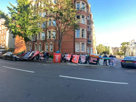 Britaniyadakı soydaşlarımız Ermənistanın Londondakı səfirliyi qarşısında piket keçiriblər