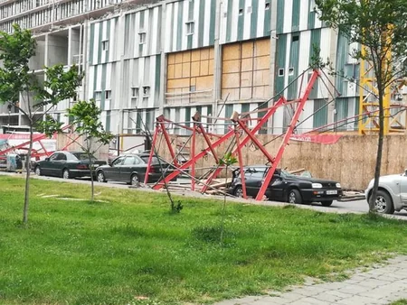 Сильный ветер привел к последствиям в Батуми