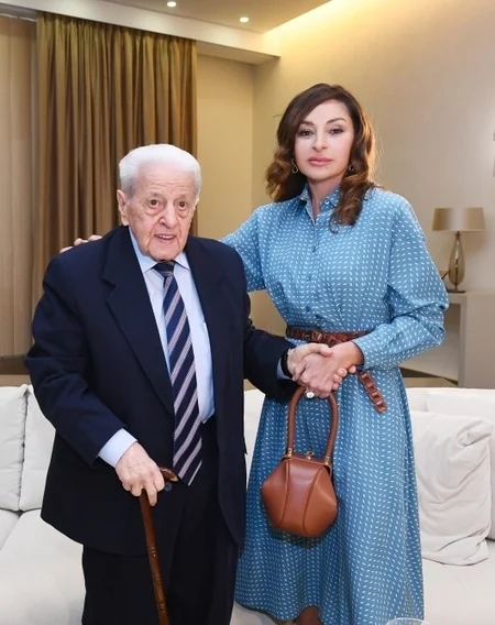 Prezident İlham Əliyev Xalq artisti Əlibaba Məmmədova “Şərəf” ordenini təqdim edib - YENİLƏNİB