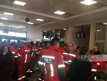 Репортаж из аэропорта в Газиантепе, принимающего помощь и спасателей 