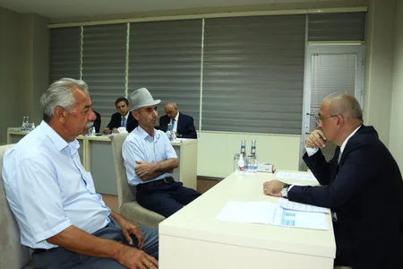 Zaur Mikayılov Beyləqanda vətəndaşları qəbul edib