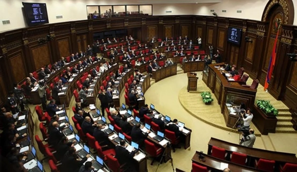 Ermənistanda gələn il üçün kəsirli büdcə qəbul edilib