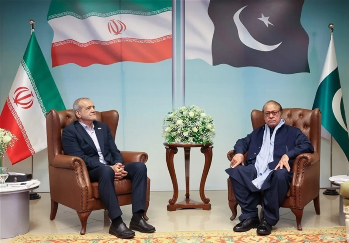Iran, Pakistan ink 12 co-op deals