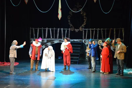 Bakı Ali Neft Məktəbinin müəllim və tələbə heyəti Gənc Tamaşaçılar Teatrının qonağı olub