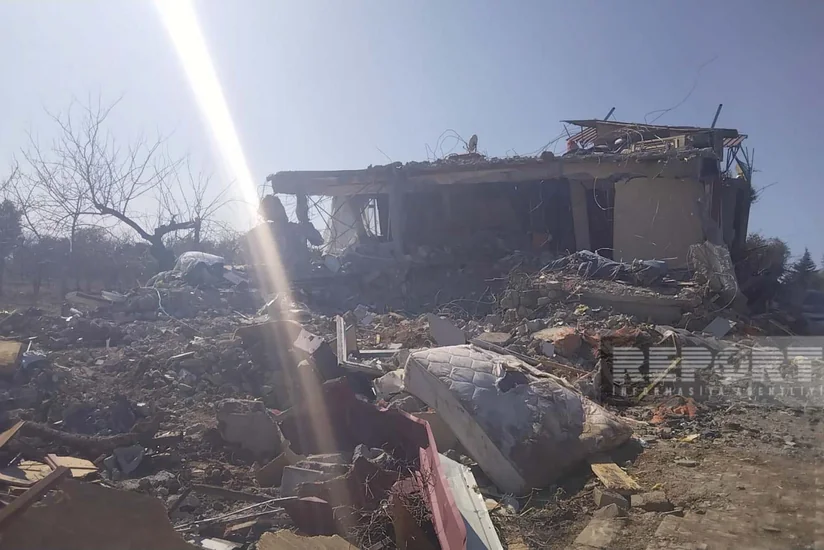 Dağıntılar altında qalmış Dərəkənddən reportaj: Oğlumun cansız bədənini çıxarda bildik