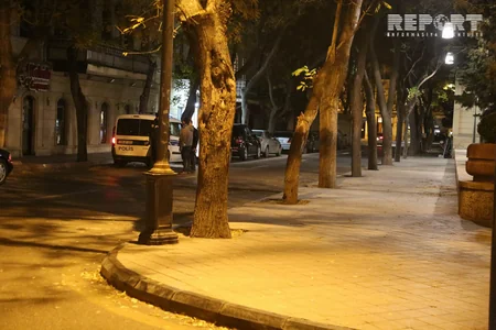 Bakıda 19 yaşlı gənc sevdiyi qıza sataşan oğlanlarla mübahisə zamanı bıçaqlanıb - FOTO