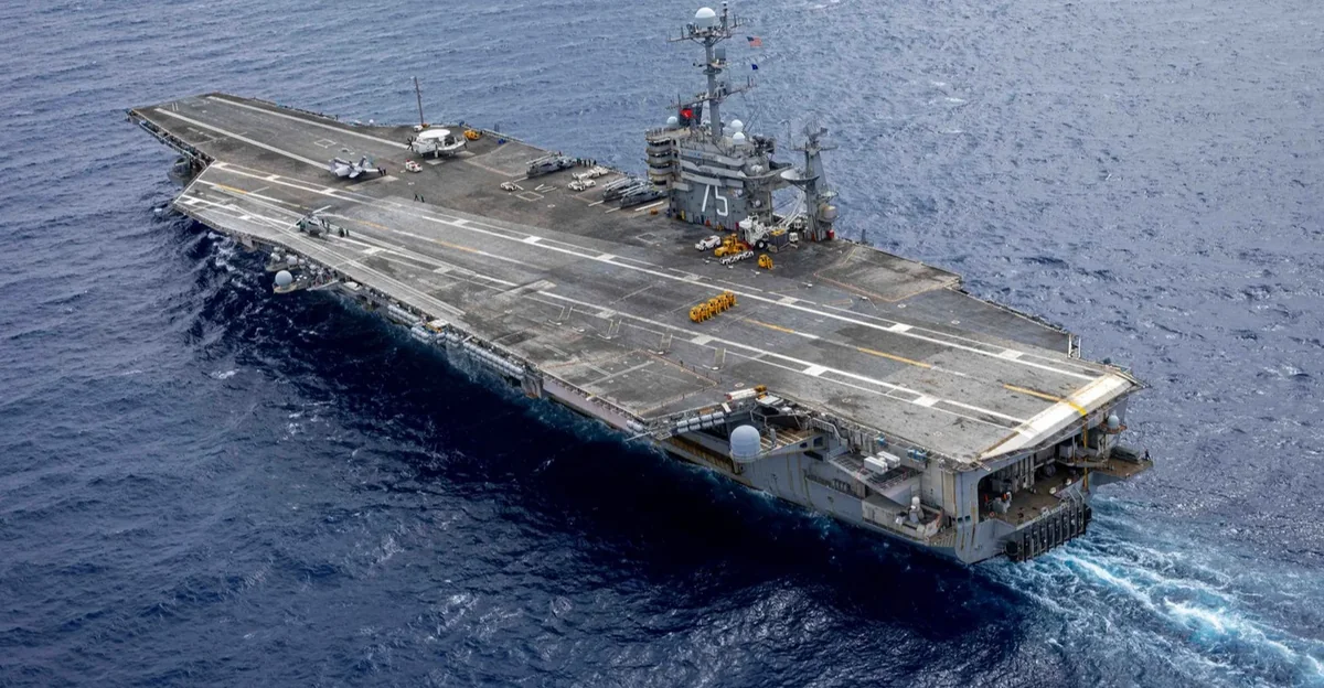 Хуситы вновь атаковали в Красном море авианосец США USS Harry Truman