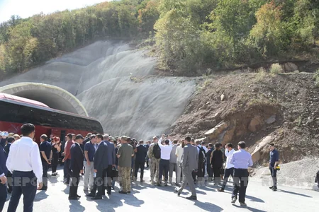 Foreign diplomats view works done on Ahmadbayli-Fuzuli-Shusha highway 