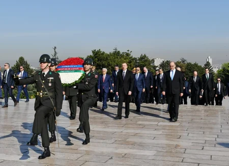 Prezident İlham Əliyev Ankarada Anıtqəbiri ziyarət edib