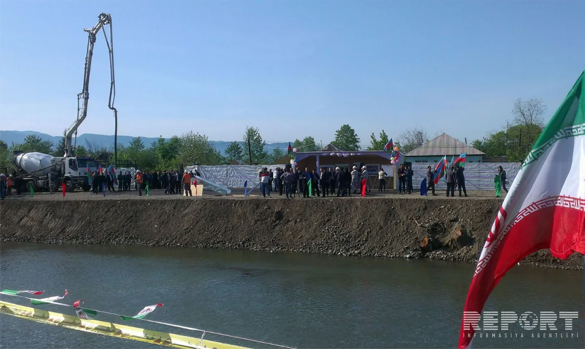 Azərbaycan-İran sərhədində dəmiryolu körpüsünün təməli qoyulub - YENİLƏNİB