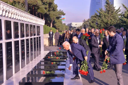 ​Bu gün Azərbaycanda Energetiklər Günüdür