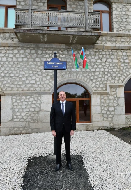 Prezident və birinci xanım Şuşada Dəmir Yumruq küçəsinin lövhəsinin açılışında iştirak ediblər