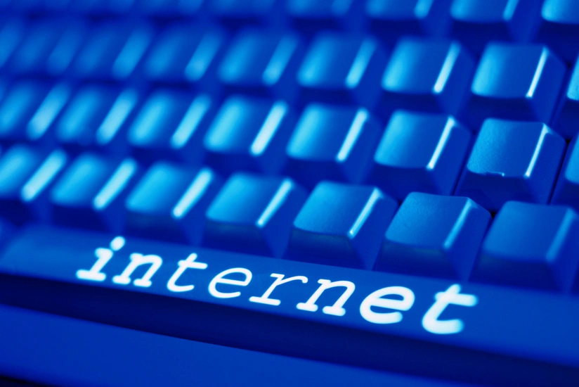 Qaxda əsən güclü külək rayonu internetsiz qoyub
