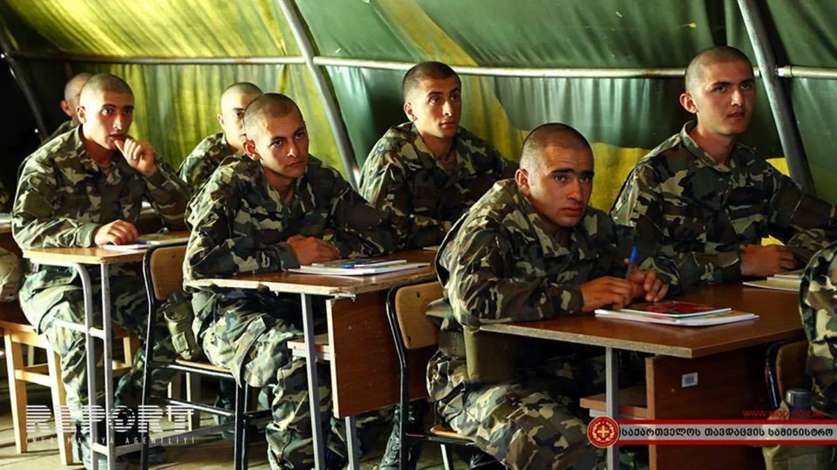 Gürcüstan ordusunun azərbaycanlı çağırışçılarına gürcü dili öyrədilir - FOTO
