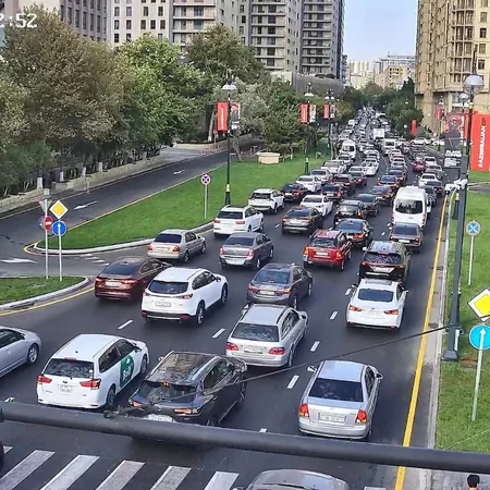 Bakının bir sıra yollarında sıxlıq yaranıb - SİYAHI