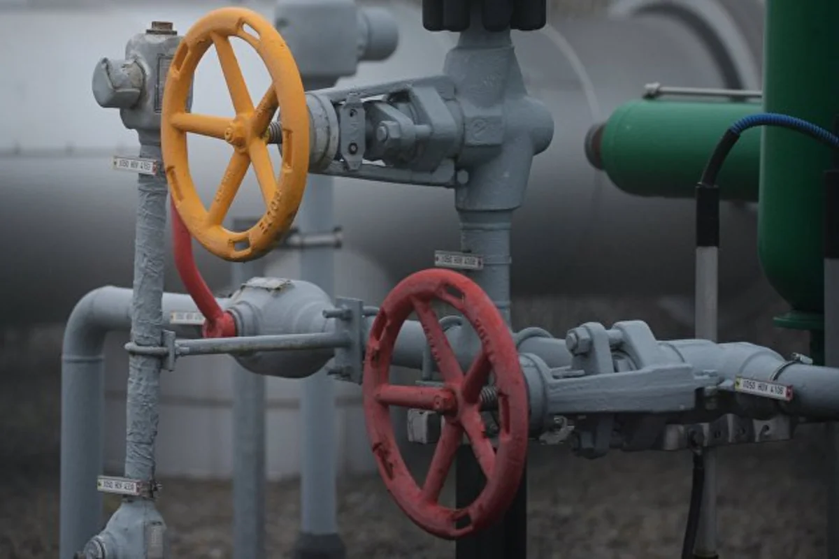 Цены на газ в Европе опустились до 1 220 долларов