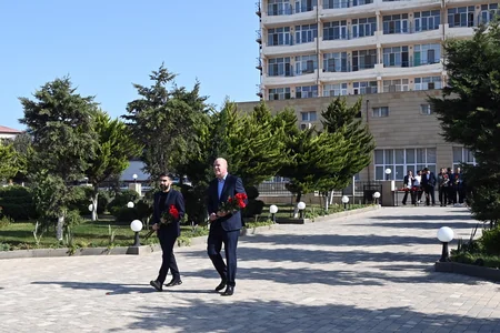 “Neft Daşları”nda “Neftçi” Futbol Klubu ilə neftçilər arasında yoldaşlıq görüşü keçirilib