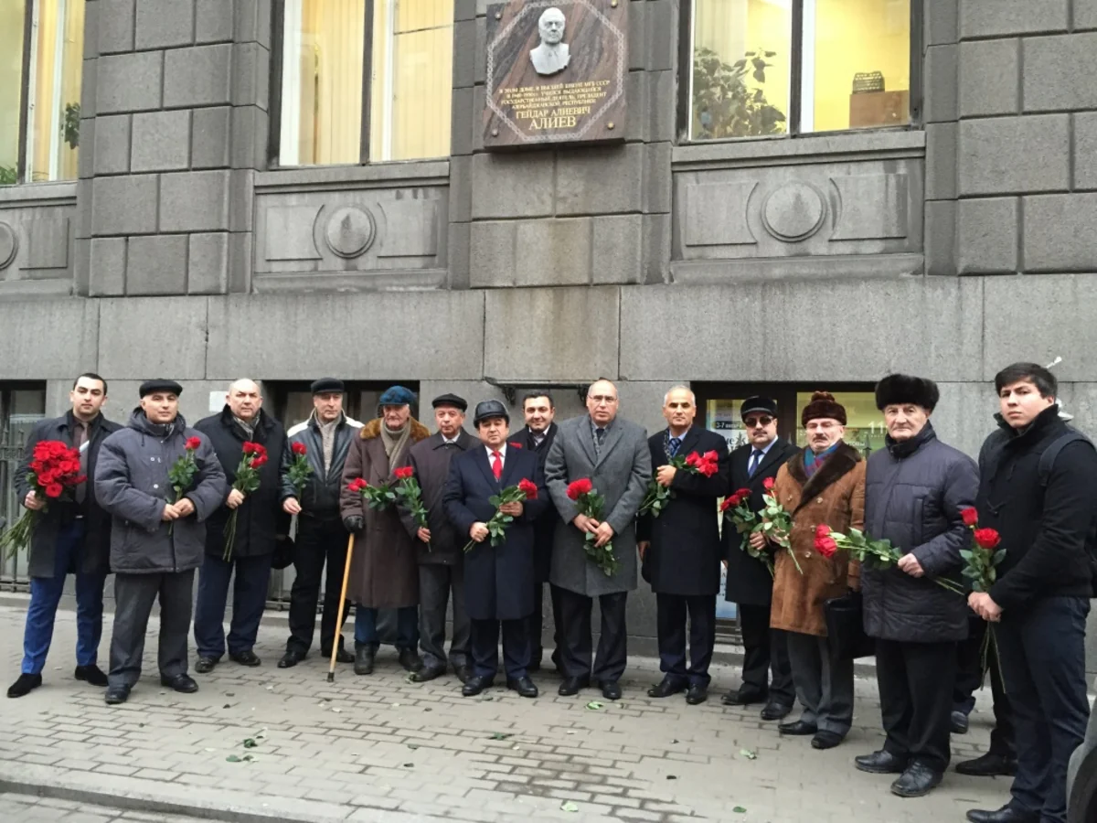 В Санкт-Петербурге почтили память Гейдара Алиева
