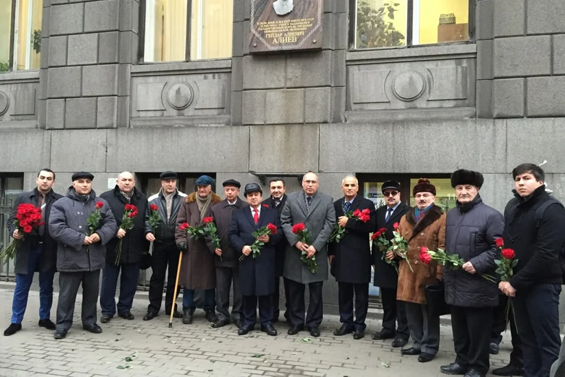 В Санкт-Петербурге почтили память Гейдара Алиева