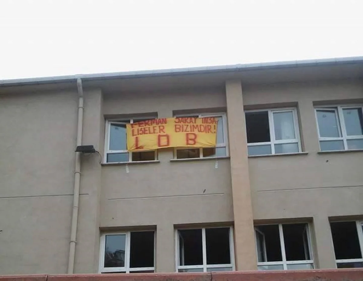 Communists attack Istanbul lyceum and took hostages the students