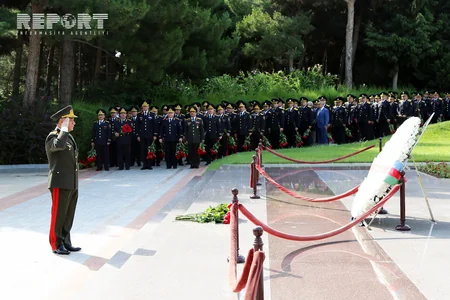 DİN rəhbərliyi Fəxri xiyabanı və Şəhidlər xiyabanını ziyarət edib