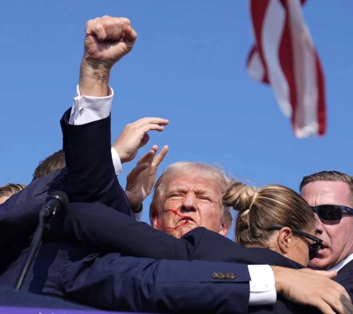 CBS: Подозреваемый в стрельбе на митинге Трампа мертв