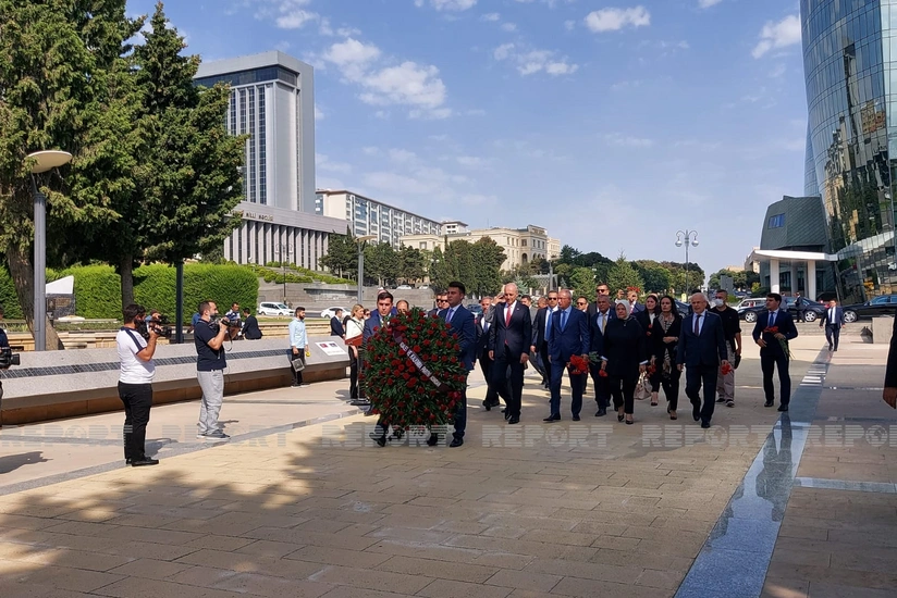 Турецкая делегация посетила Аллею шехидов