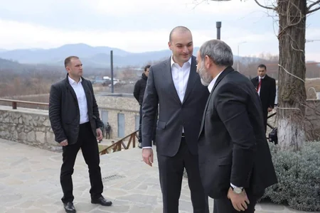 Ermənistanın Baş naziri Gürcüstana qeyri-rəsmi səfər edib - FOTO