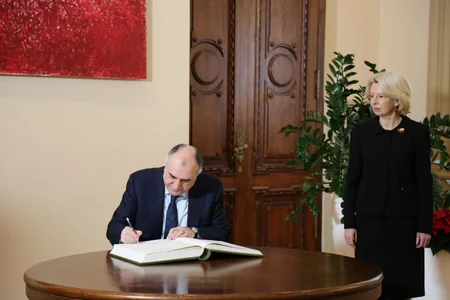 Elmar Məmmədyarov Latviya Seyminin sədri ilə görüşüb