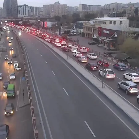 Bakının bir sıra yollarında tıxac müşahidə olunur - SİYAHI