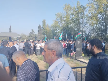 Salyanda şəhid hərbi qulluqçu Elmi Səmədovun dəfn mərasimi keçirilib