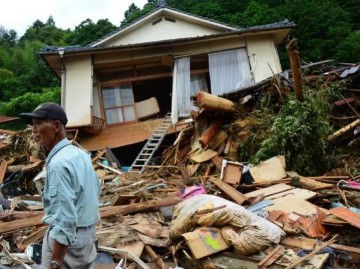 Japan earthquake kills two, injures 125 - VIDEO