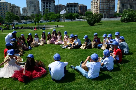 Heydər Əliyev Mərkəzinin parkında Uşaq festivalı keçirilib
