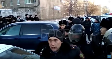 Qazaxıstanın yüzlərlə sakini erməni diasporunun törətdiyi qətlə etiraz olaraq kütləvi aksiya keçirib - VİDEO - FOTO