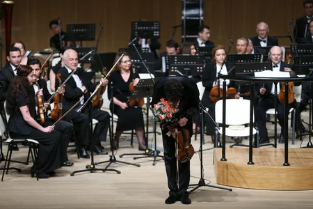 ​Heydər Əliyev Mərkəzində Elvin Qəniyevin iştirakı ilə klassik musiqi gecəsi keçirilib