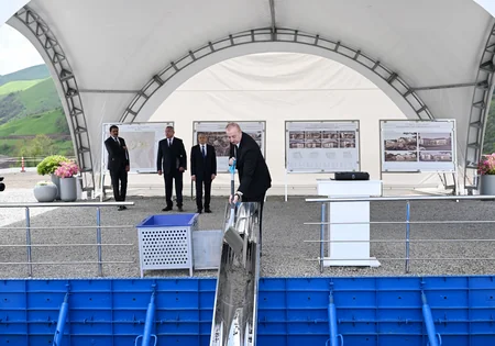 Prezident Şuşa rayonunun Turşsu qəsəbəsinin təməlini qoyub - YENİLƏNİB
