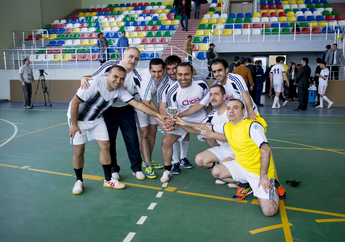 Şahmatçılar futbol oynadı