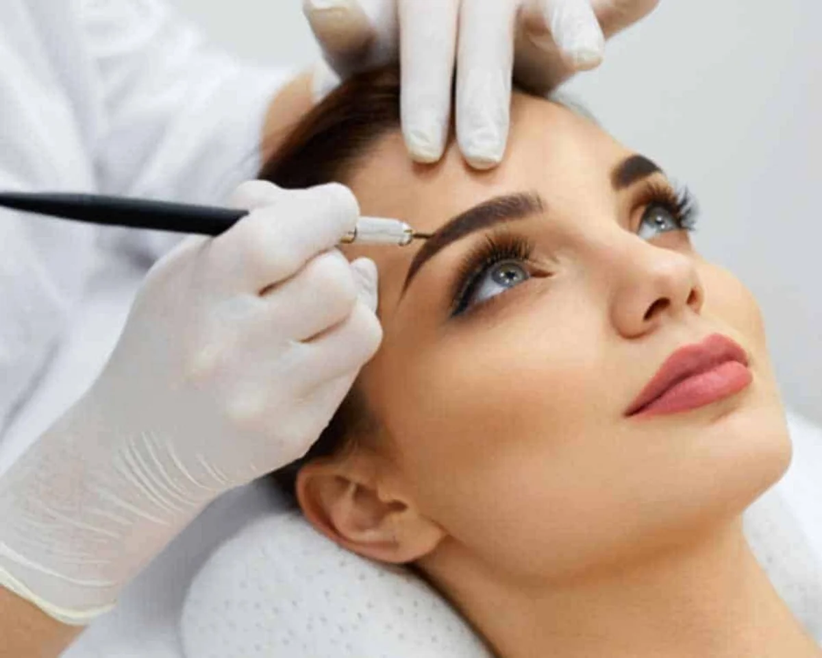 Bakıda tatuaj etdirən qadın xəsarət alıb