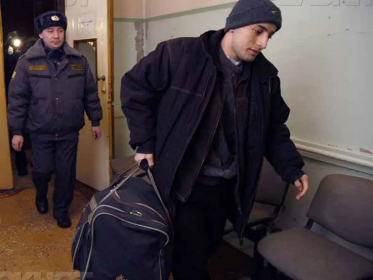 Пятерых граждан Азербайджана выслали из Омска