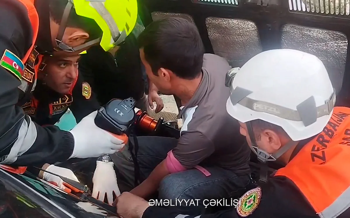 FHN: Əli mühərrikə sıxılıb qalan şəxs xilas edilib