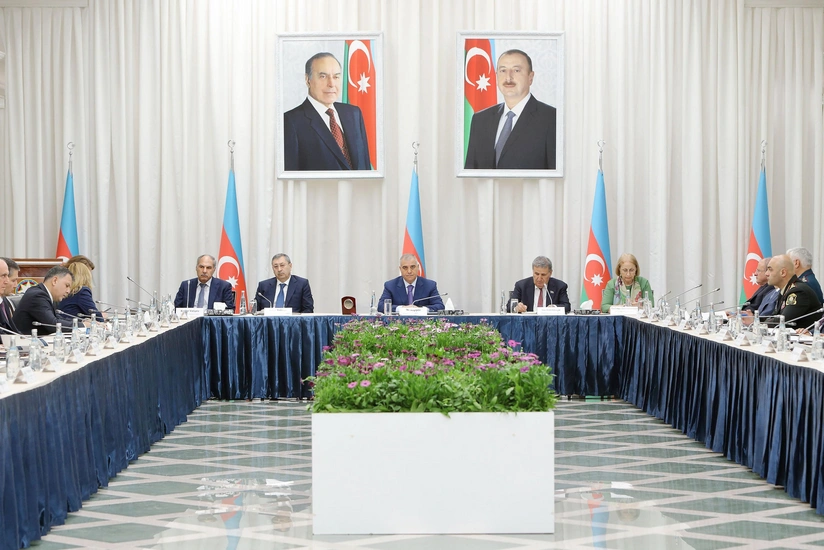 Əsir və itkin düşmüş, girov götürülmüş vətəndaşlarla əlaqədar Dövlət Komissiyasının iclası keçirilib