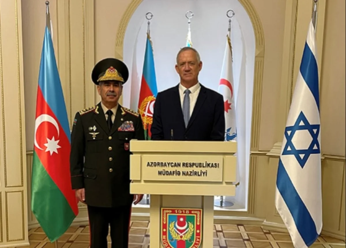 Azerbaijani, Israeli defense ministers talk over phone
