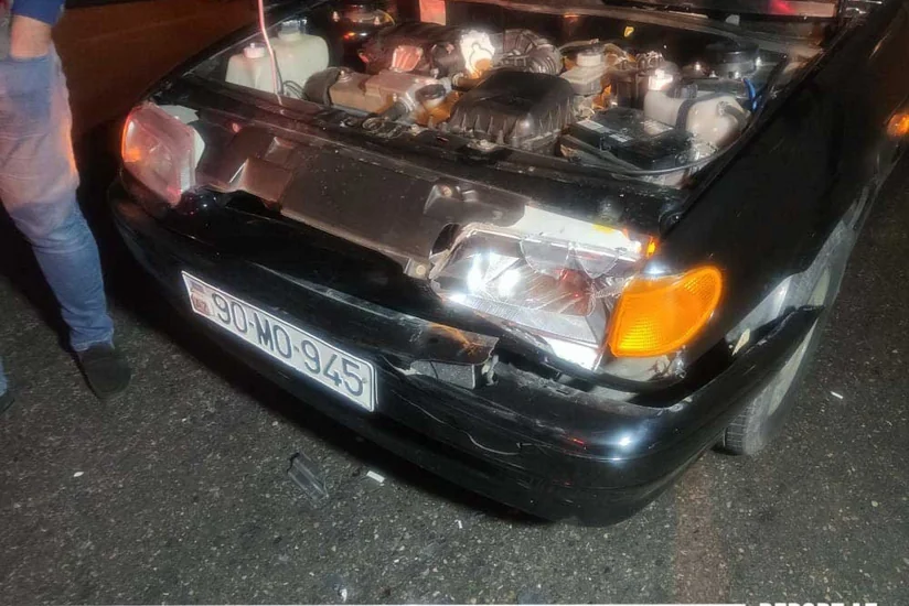 Babək prospektində iki avtomobil toqquşdu - FOTO