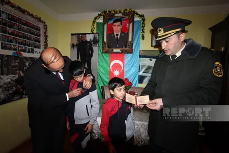 Qazaxda bir neçə şəhidin orden və medalları ailə üzvlərinə təqdim edilib
