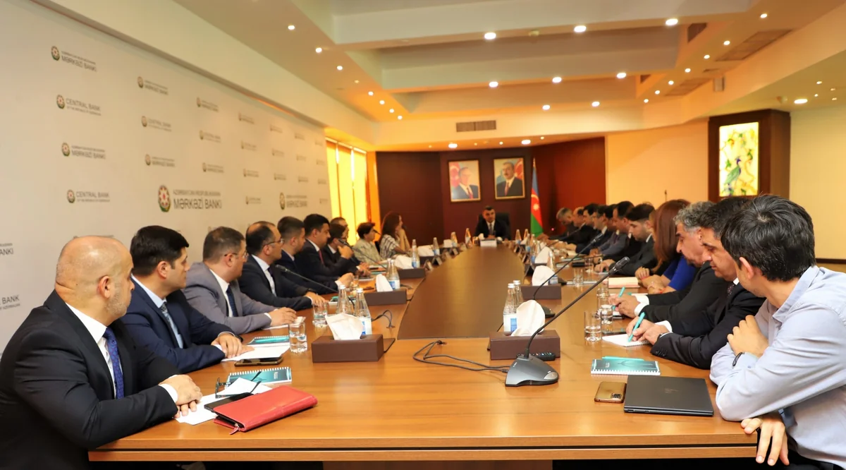 Azərbaycanda mikrokreditlərin verilməsinin sadələşdirilməsi müzakirə edilib