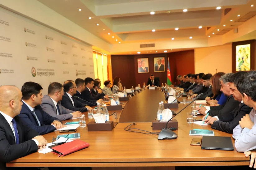 Azərbaycanda mikrokreditlərin verilməsinin sadələşdirilməsi müzakirə edilib